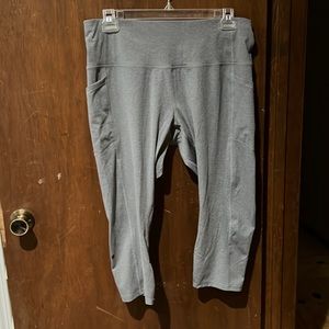 Gray leggings with pockets
